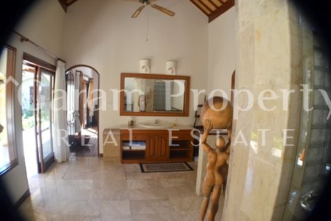 Stunning Villa at Tamblingan Sanur