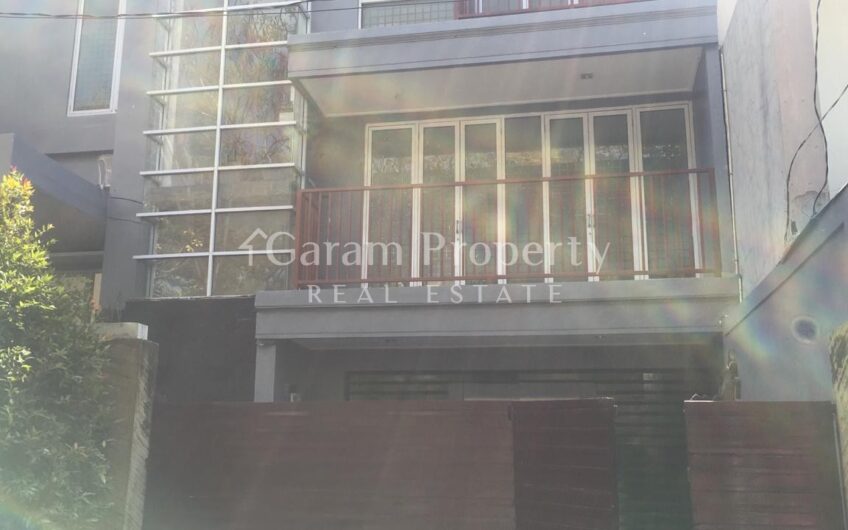 Commercial Building at Renon