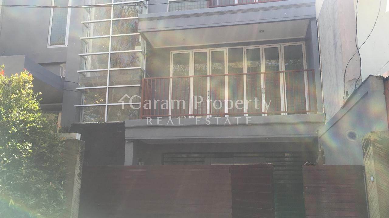 Commercial Building at Renon