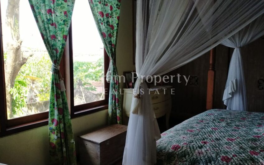 Classic House with Huge Garden at Renon