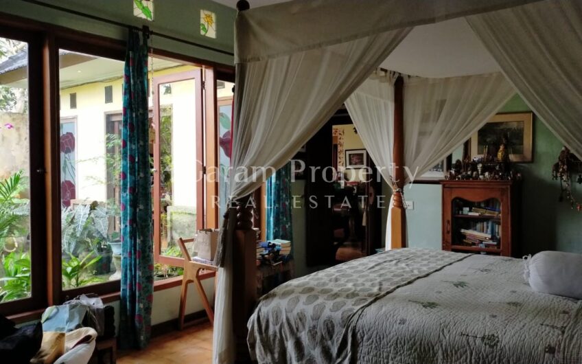 Classic House with Huge Garden at Renon