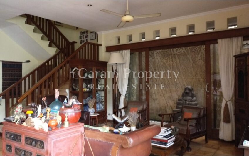 Classic House with Huge Garden at Renon