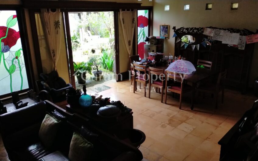 Classic House with Huge Garden at Renon