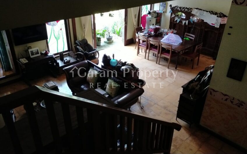 Classic House with Huge Garden at Renon