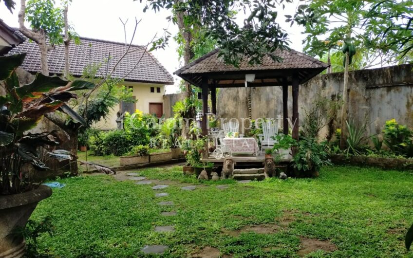 Classic House with Huge Garden at Renon
