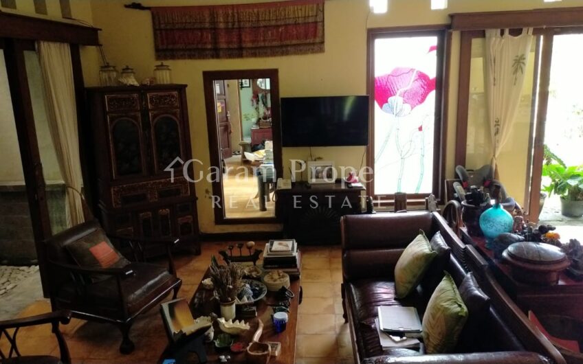 Classic House with Huge Garden at Renon