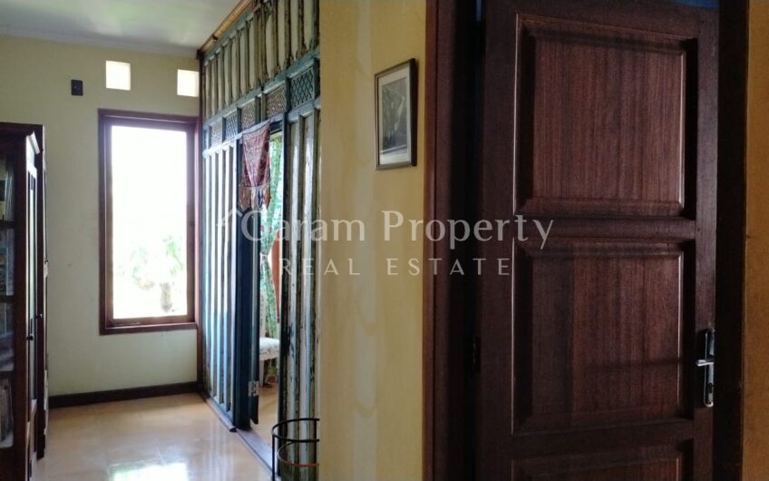 Classic House with Huge Garden at Renon
