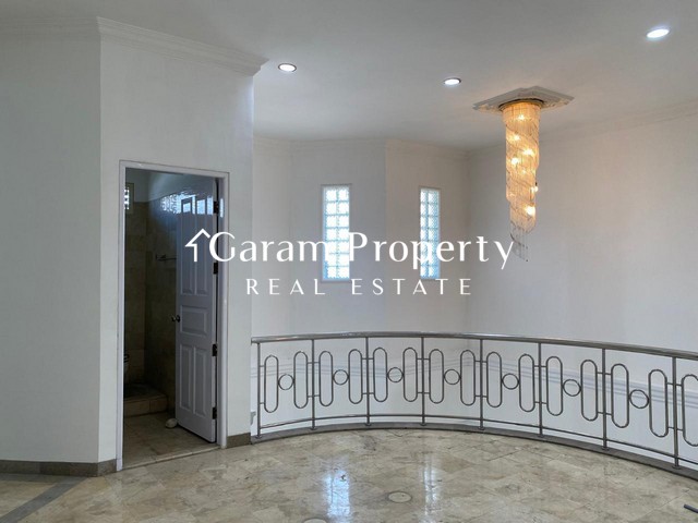 Beautiful House for Lease with Spacious Land in West Denpasar