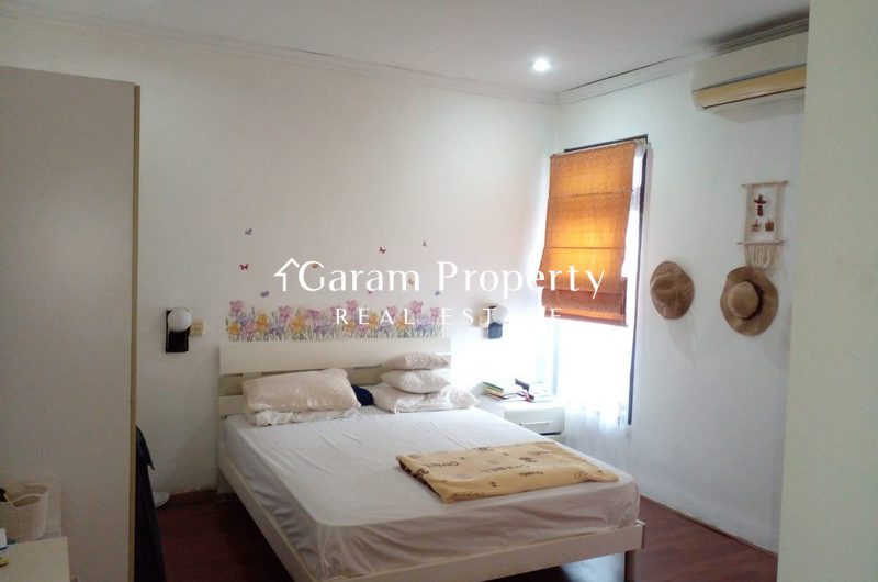 Cozy House for Sale in Gatot Subroto Barat
