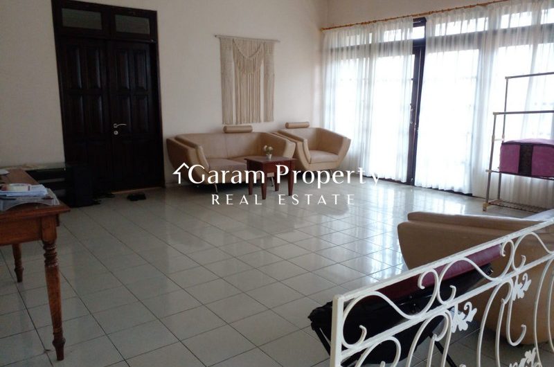 Cozy House for Sale in Gatot Subroto Barat