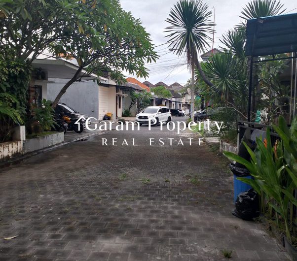 Warm House for Sale in Gatot Subroto Barat