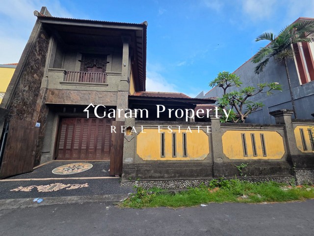 Warm House for Sale in Sesetan!
