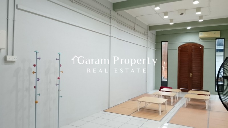 Strategic Shophouse for Sale in Teuku Umar!