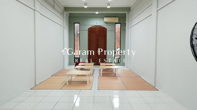Strategic Shophouse for Sale in Teuku Umar!