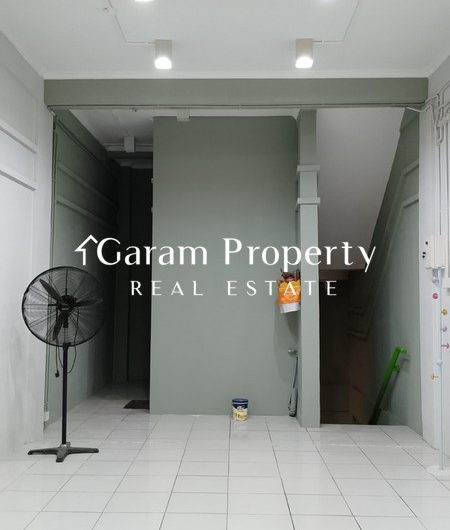 Strategic Shophouse for Sale in Teuku Umar!