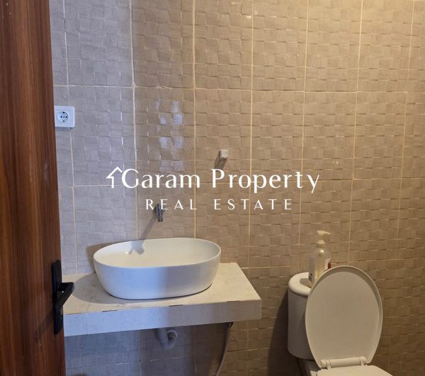 Warm House for Lease in Sesetan With Pool!