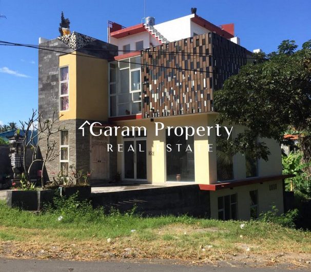 Strategic Shophouse for Sale in Ida Bagus Mantra!