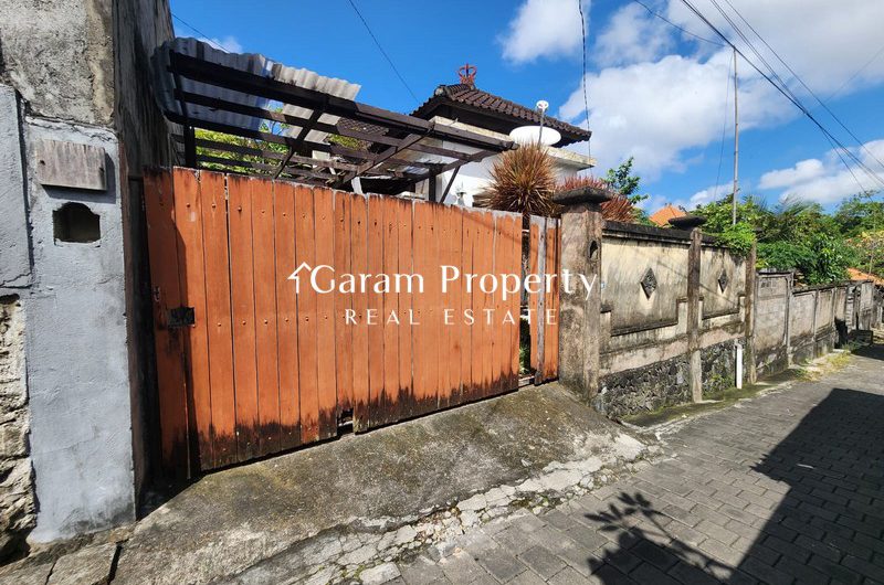 Affordable House for Sale in Padangsambian!