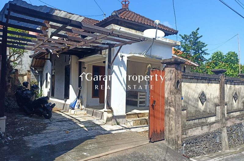 Affordable House for Sale in Padangsambian!