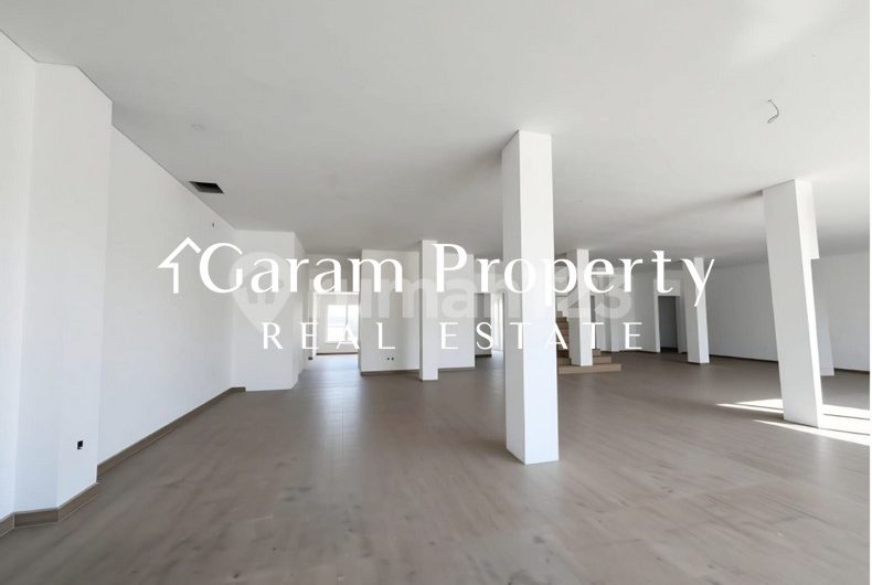 Strategic Commercial Building for Sale in Sidakarya!