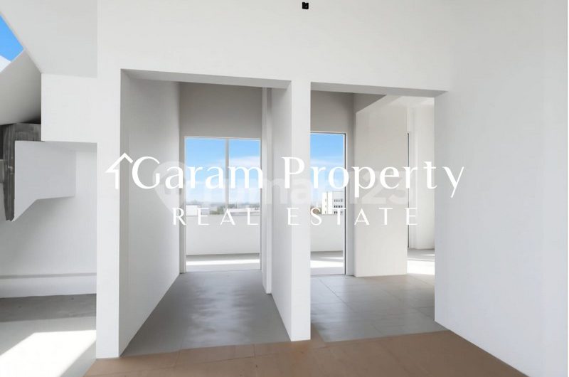 Strategic Commercial Building for Sale in Sidakarya!