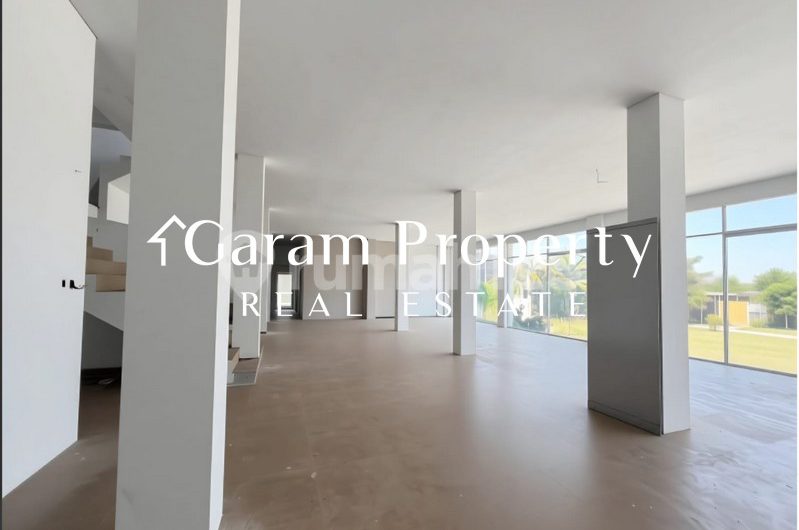 Strategic Commercial Building for Sale in Sidakarya!