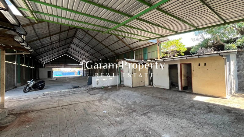 Huge Warehouse for Lease in Sesetan!