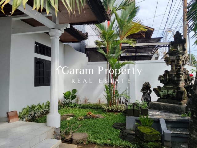 Strategic House for Lease in Gatot Subroto Timur!