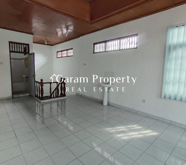 Strategic House for Lease in Gatot Subroto Timur!