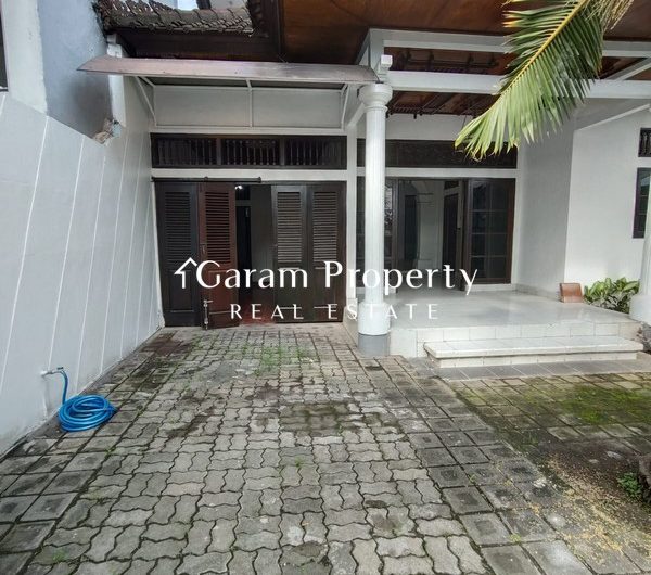 Strategic House for Lease in Gatot Subroto Timur!