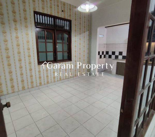 Strategic House for Lease in Gatot Subroto Timur!