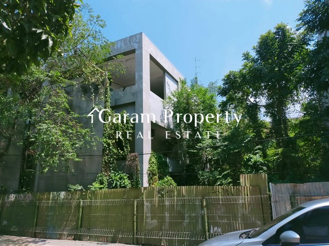 Strategic Shophpuse for Lease in Kuta!