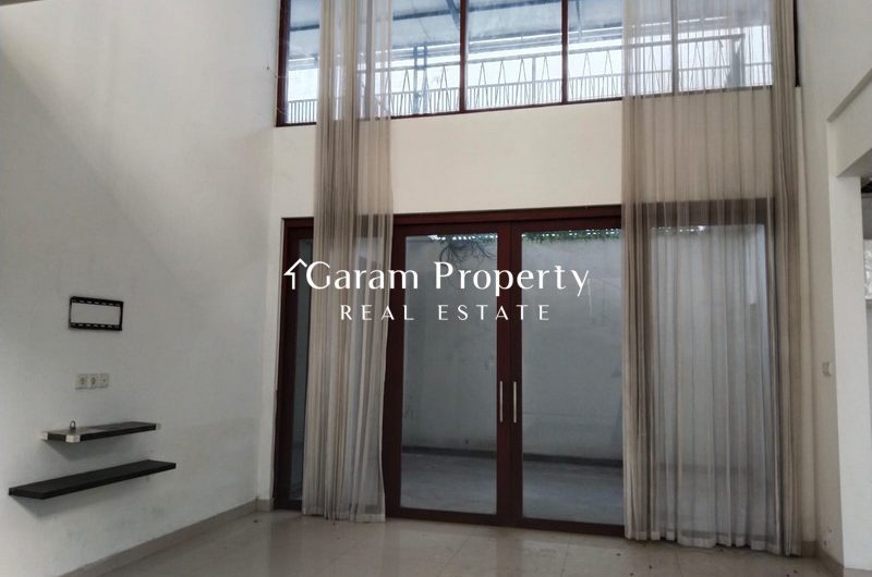 Strategic House for Sale in Renon!